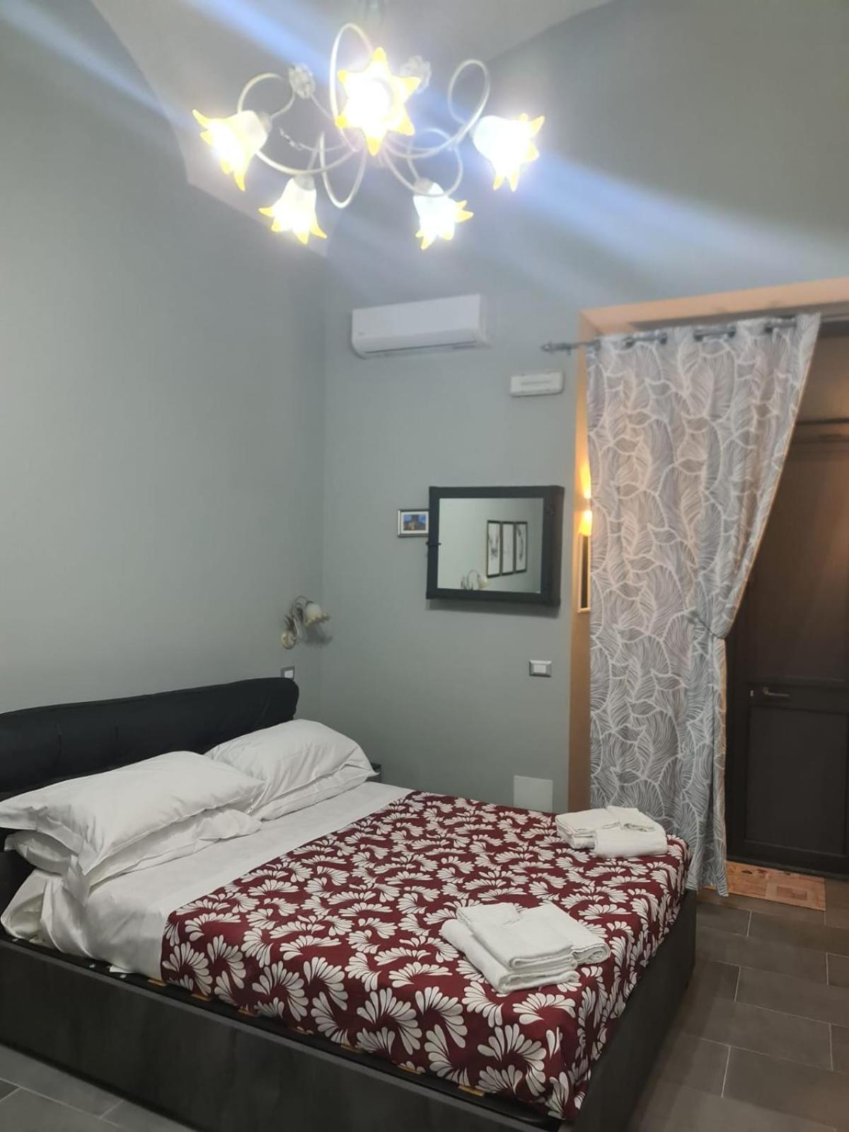 Queen'S Apartament 卡塔尼亚 外观 照片